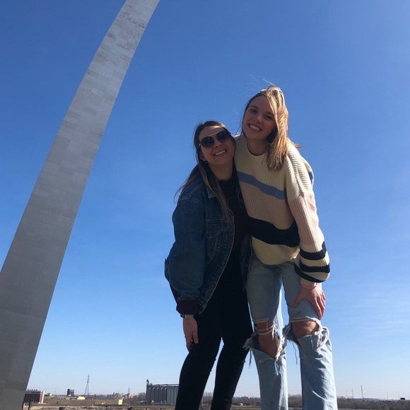 🌻Meet your Posher, Carling🌻 - Picture 3 of 5